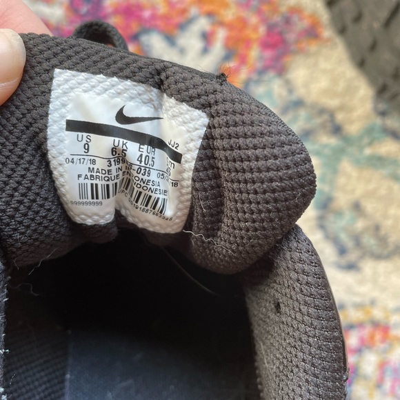 Black Nike air shoes - Picture 4 of 4